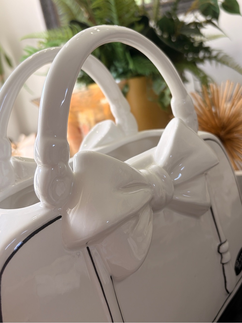 LAST ONE!!Hand-Painted Ceramic Bow Accent White Women's Bag Décor-Large 10”x 10” - Picture 7 of 9